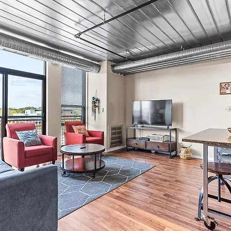 Spacious 2 King Bed Downtown Central To It All